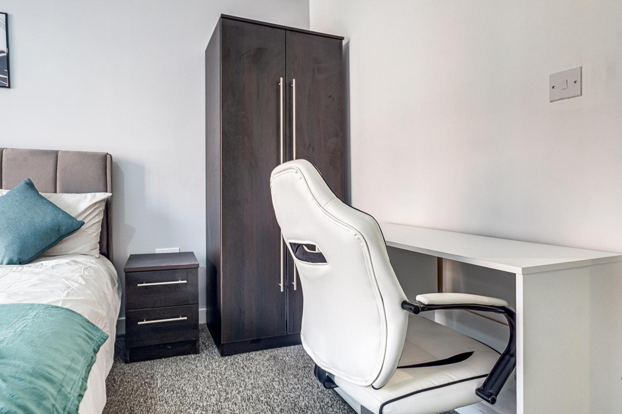 City Centre Emerald Escape - Sleeps-6, 2Beds & 2Baths , Netflix , Free Internet Birmingam Exterior foto