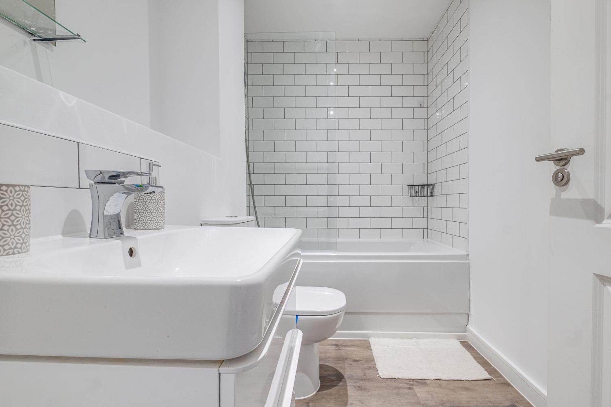 City Centre Emerald Escape - Sleeps-6, 2Beds & 2Baths , Netflix , Free Internet Birmingam Exterior foto